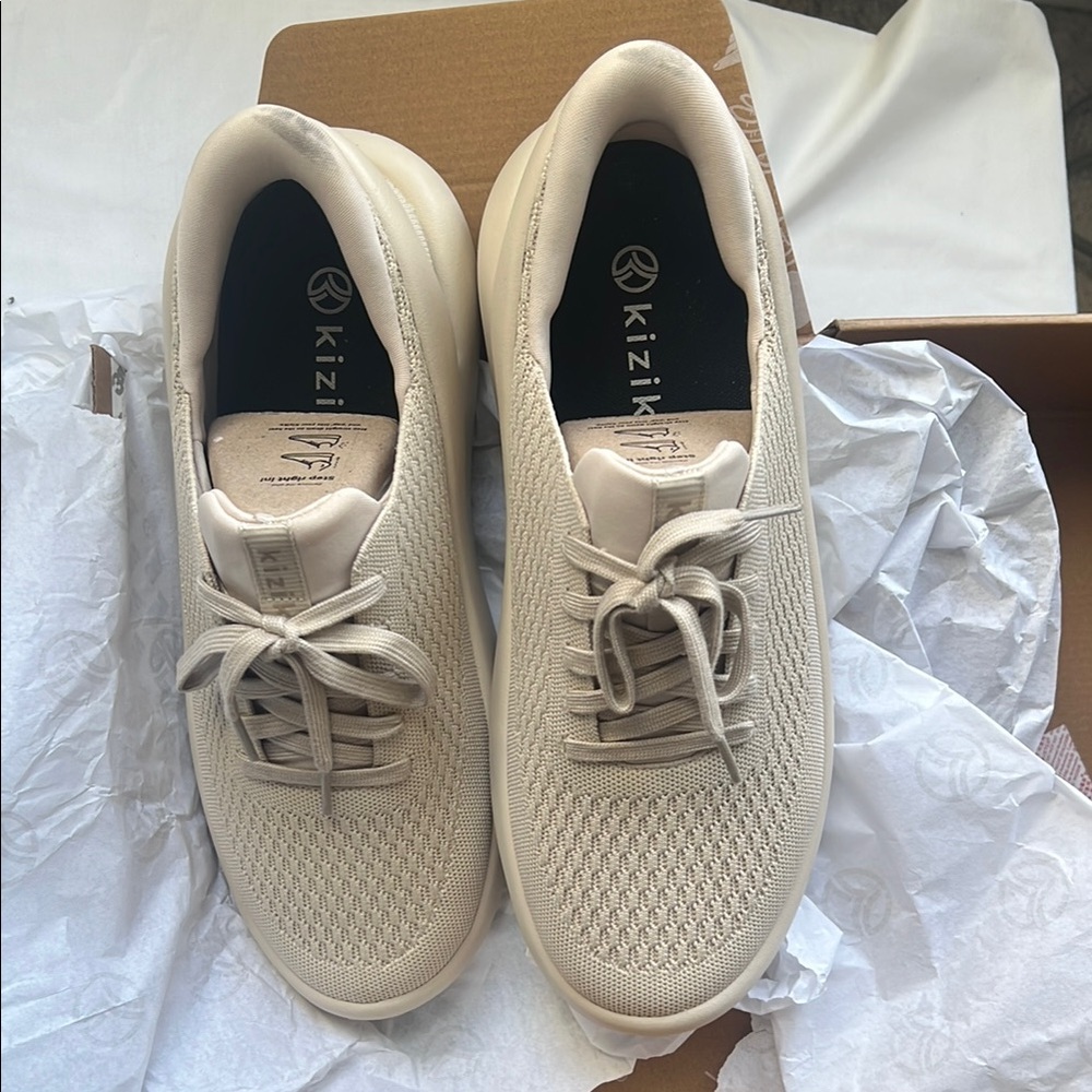 Kizik Womens Cream Sneakers